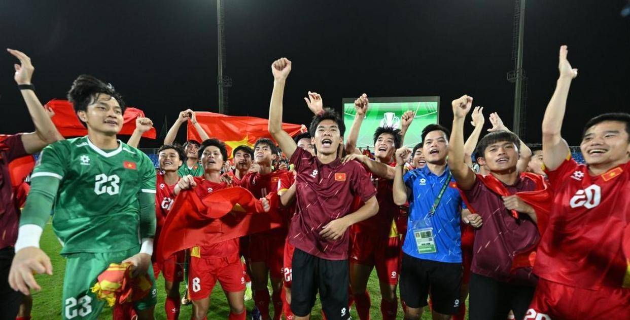 半岛体育官网-欧洲足坛的巅峰对决令人热血沸腾