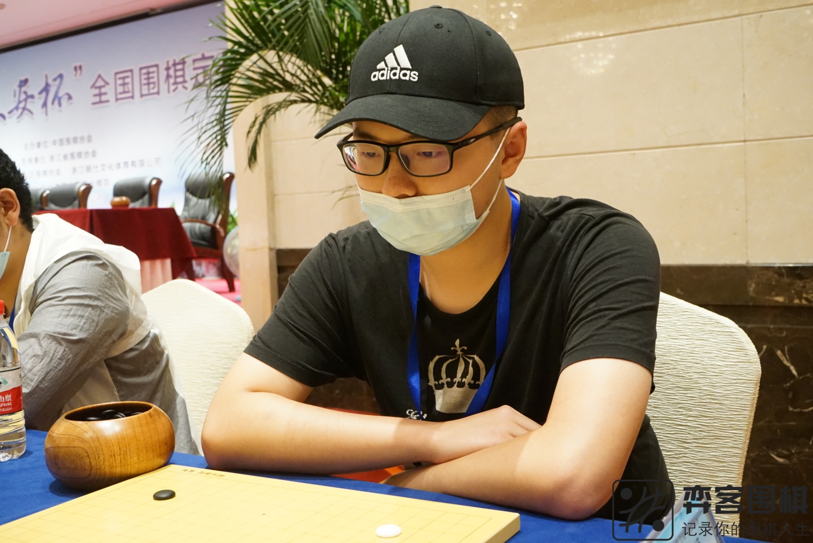 第一轮淘汰赛战罢,不败战队领跑的是谁
