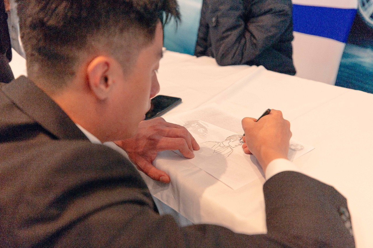 半岛体育官网-足坛弃子之光